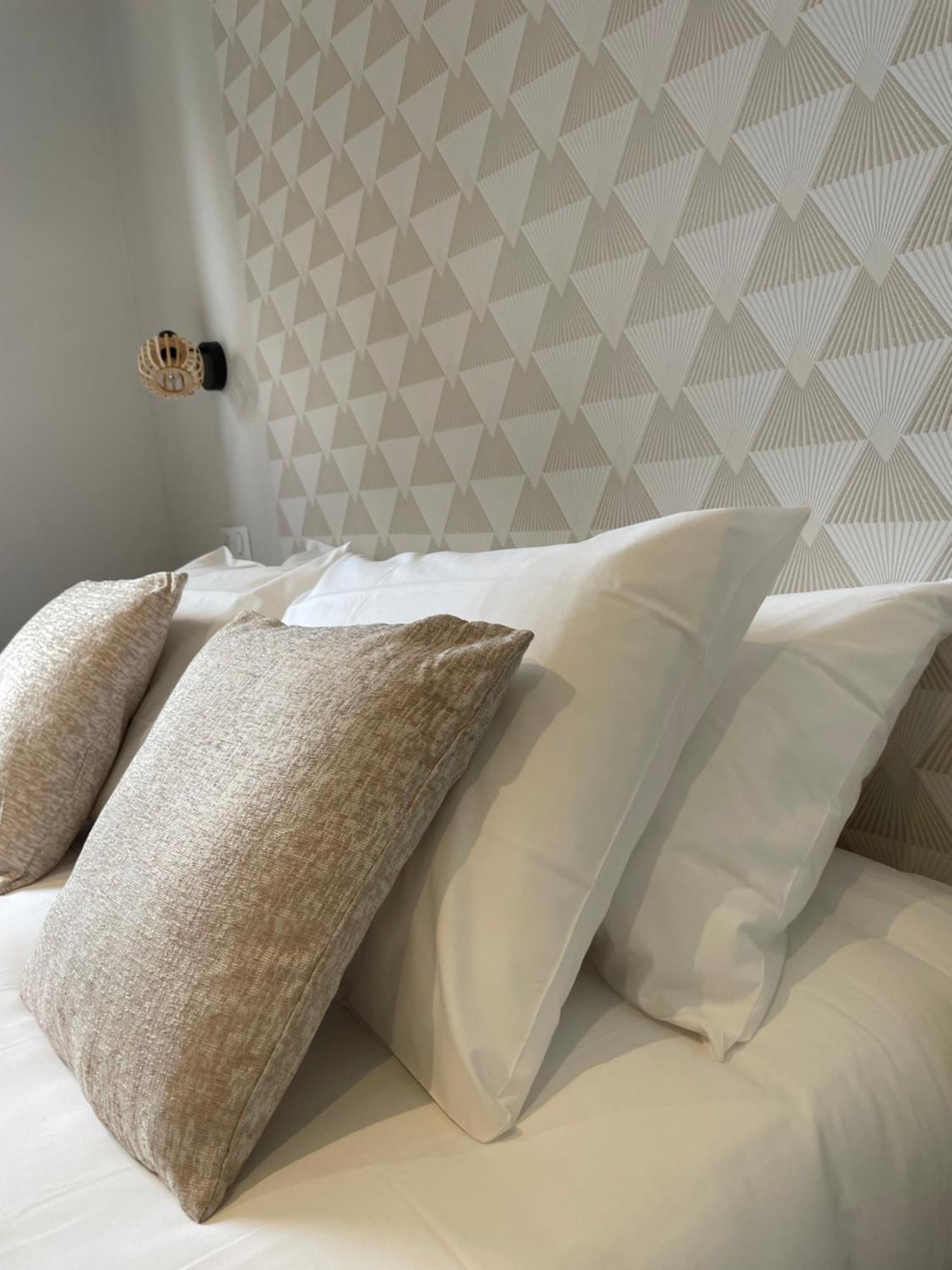 Ducey Appart'Hotel - Les Rivieres Екстер'єр фото
