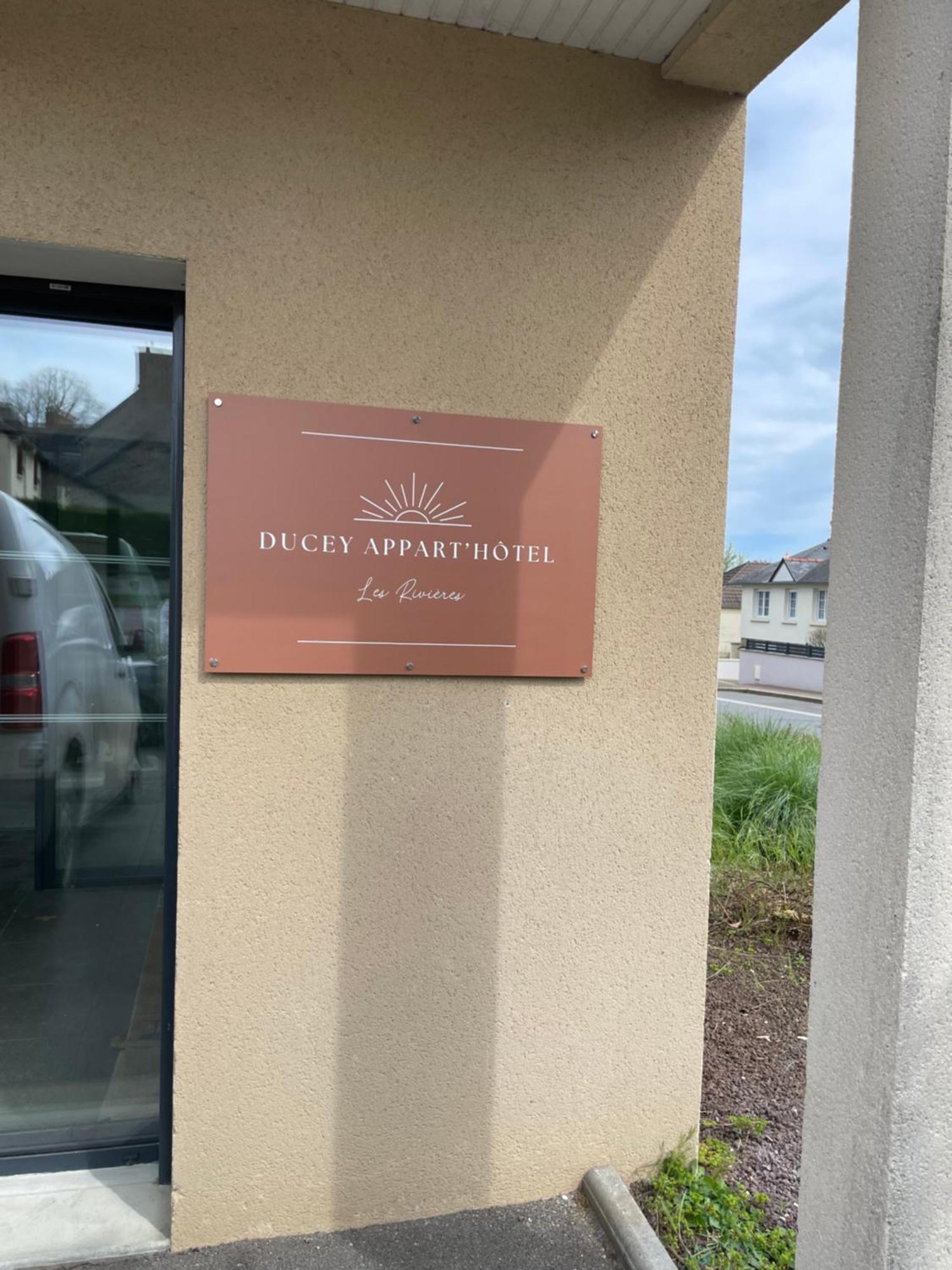 Ducey Appart'Hotel - Les Rivieres Екстер'єр фото
